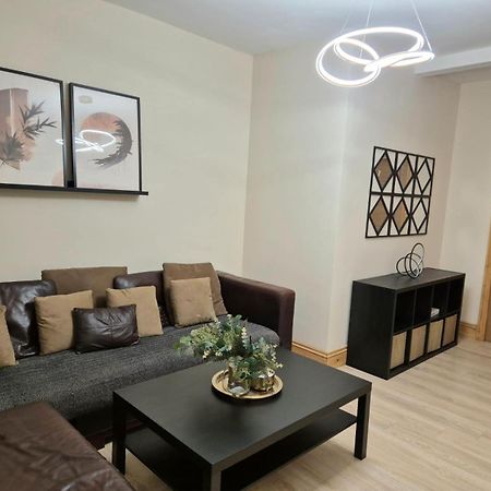 Rooms In Manchester 6 Minutes Drive To Victoria Station מראה חיצוני תמונה
