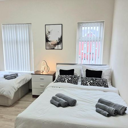 Rooms In Manchester 6 Minutes Drive To Victoria Station מראה חיצוני תמונה