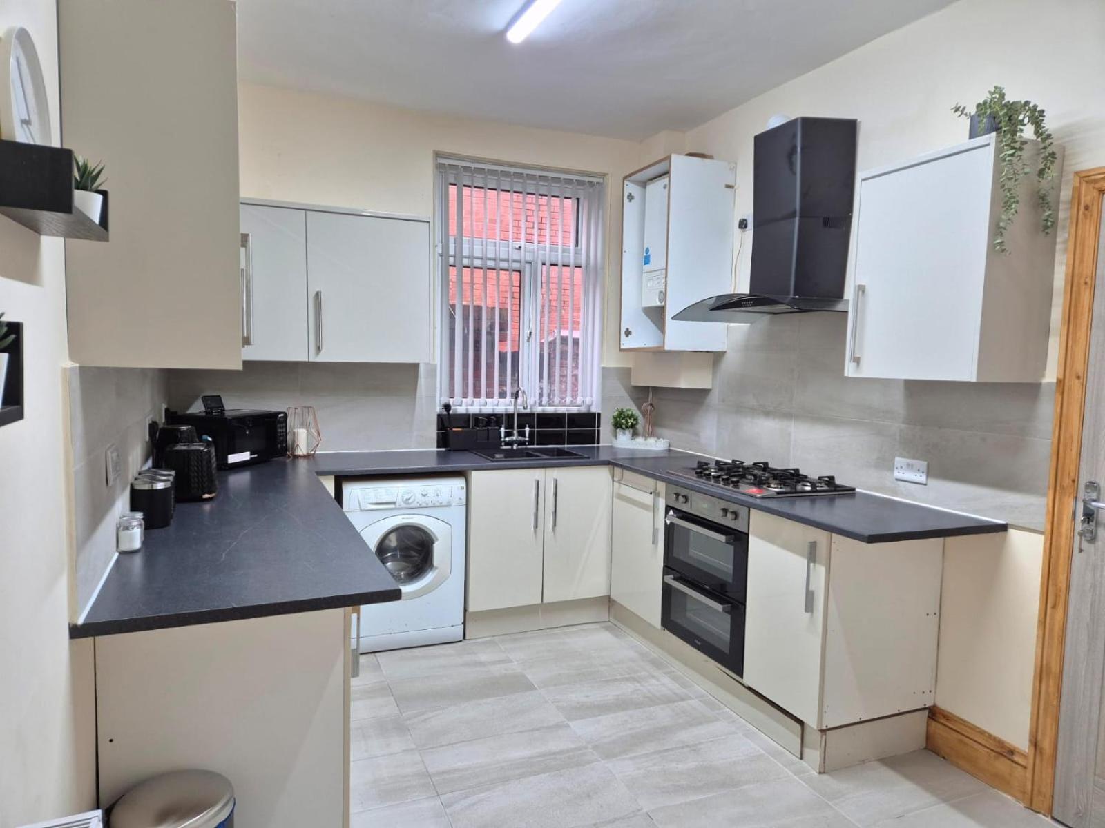 Rooms In Manchester 6 Minutes Drive To Victoria Station מראה חיצוני תמונה