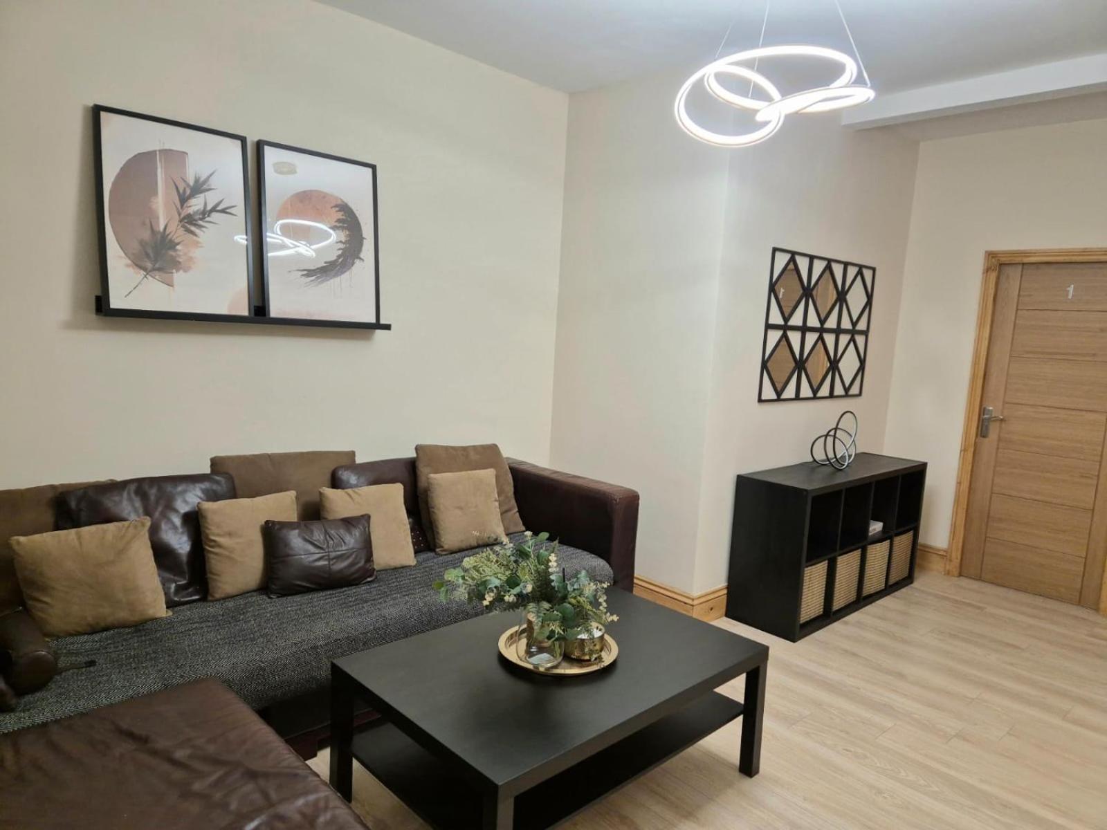 Rooms In Manchester 6 Minutes Drive To Victoria Station מראה חיצוני תמונה
