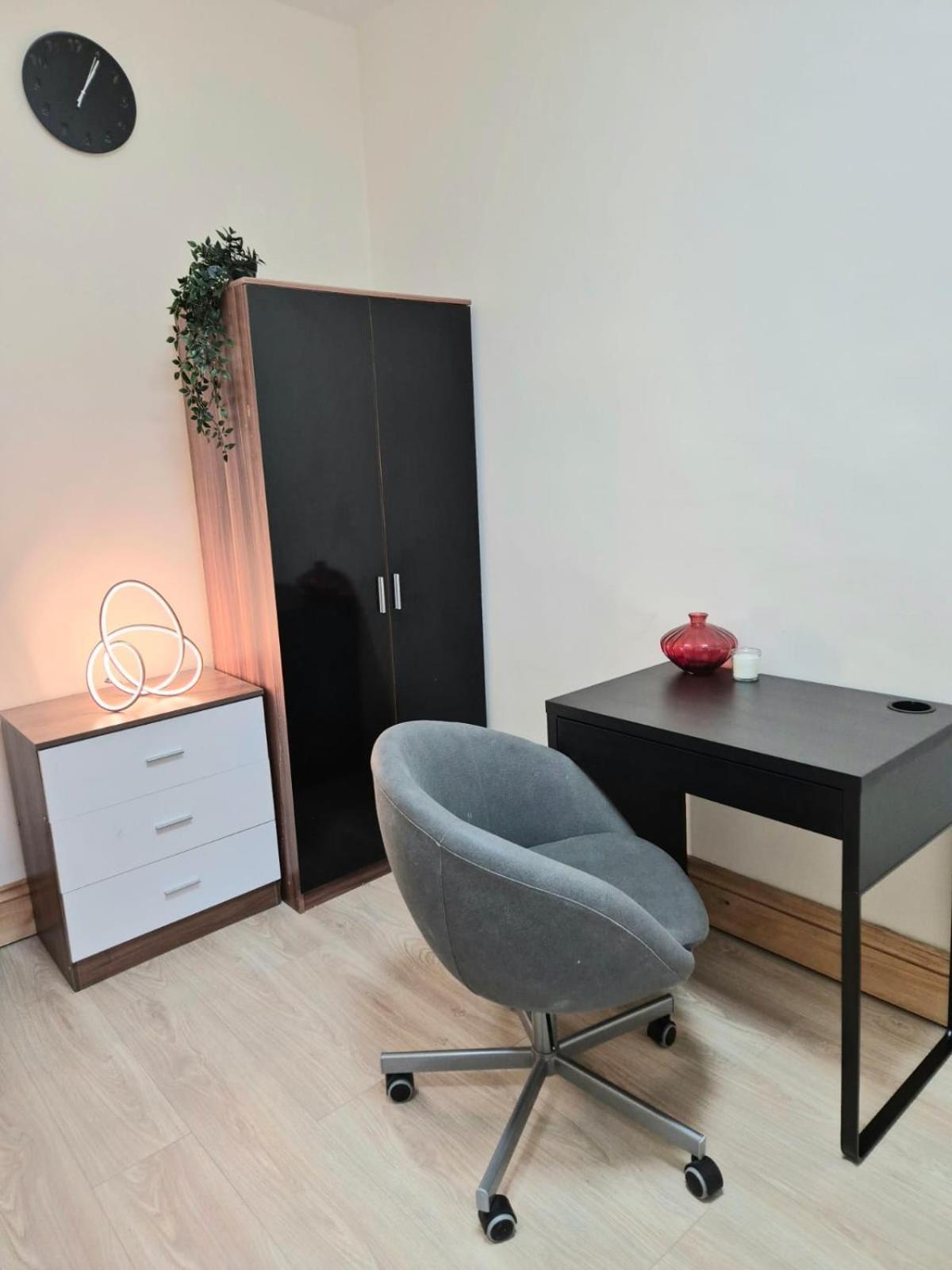 Rooms In Manchester 6 Minutes Drive To Victoria Station מראה חיצוני תמונה