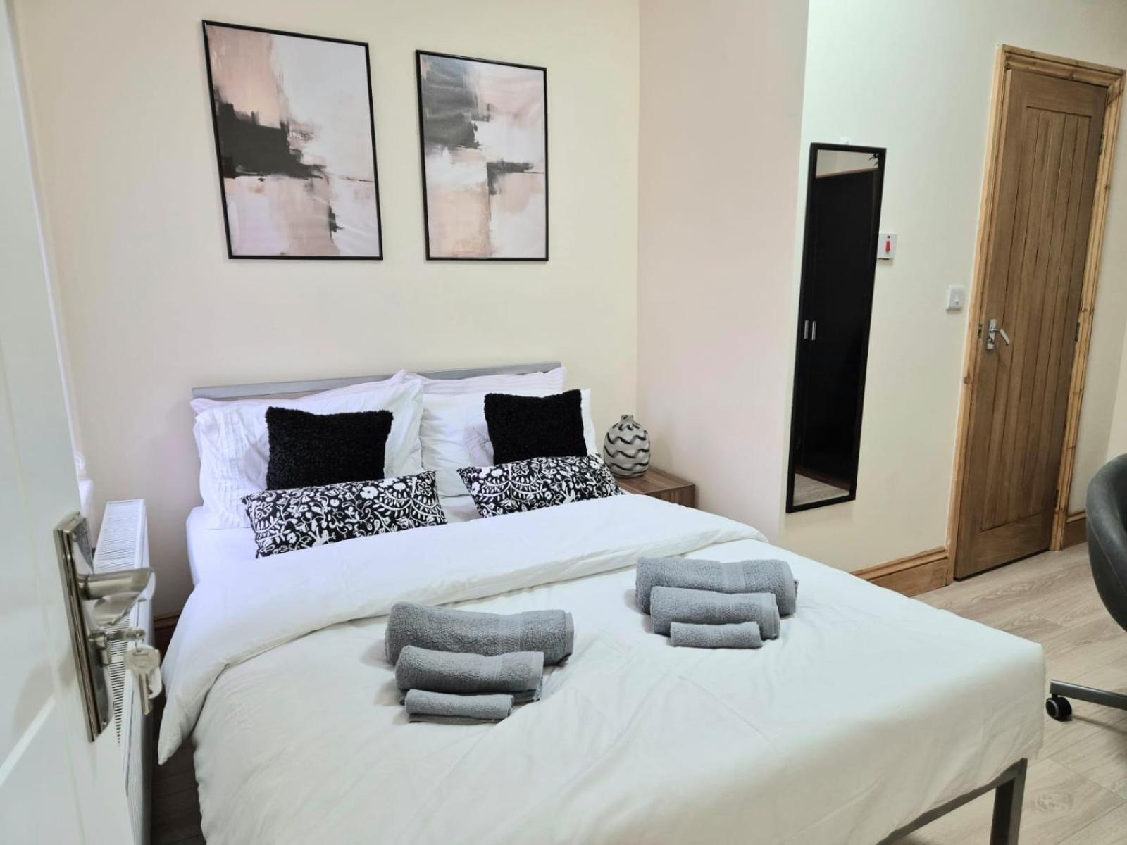 Rooms In Manchester 6 Minutes Drive To Victoria Station מראה חיצוני תמונה