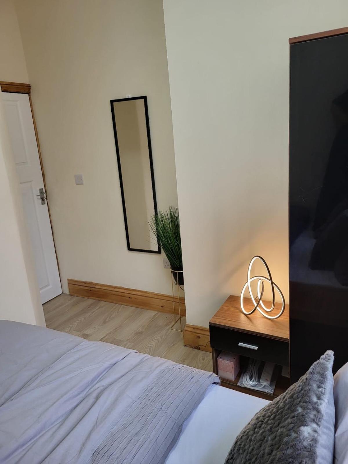 Rooms In Manchester 6 Minutes Drive To Victoria Station מראה חיצוני תמונה