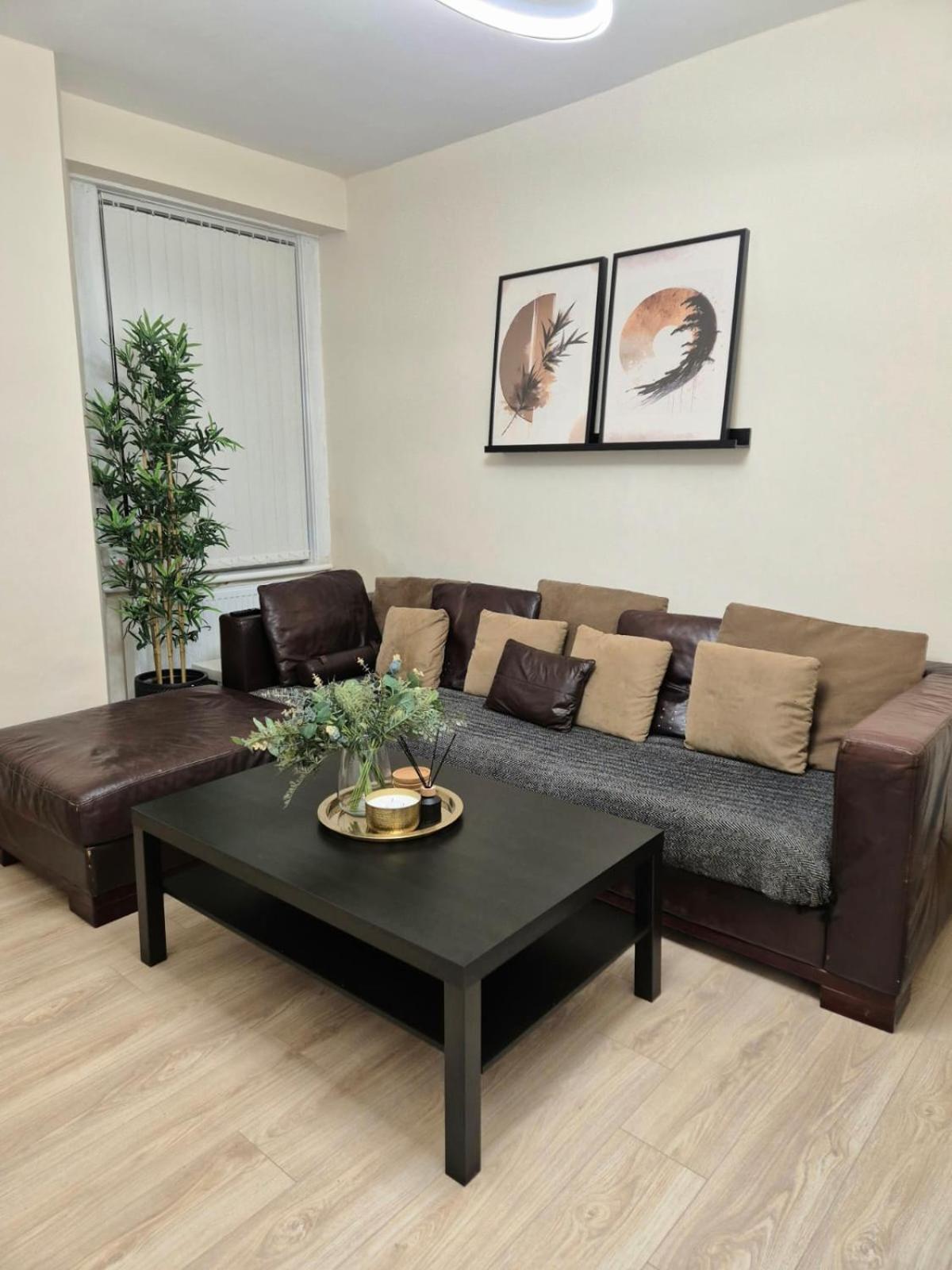 Rooms In Manchester 6 Minutes Drive To Victoria Station מראה חיצוני תמונה