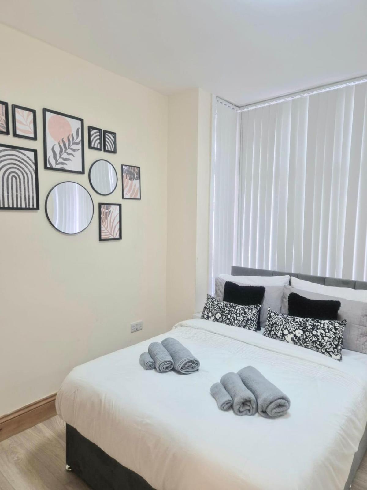 Rooms In Manchester 6 Minutes Drive To Victoria Station מראה חיצוני תמונה